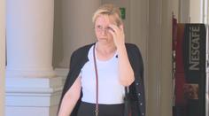 Žena z Prahy se mstila nadřízené, tři roky ji trávila projímadlem