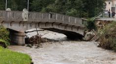 Slovinské cesty jsou kvůli vodě stále neprůjezdné. Pomoc pošle i Česko