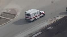 VIDEO: Muž předstíral, že pomáhá u nehody. Poté ukradl sanitku a odjel