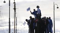 Naháči na soše a posezení na semaforu. Finové divoce oslavili olympijské zlato