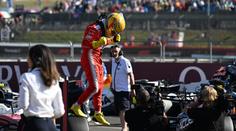 Hamilton rozpálil Silverstone! Doma urval pole position o 11 tisícin