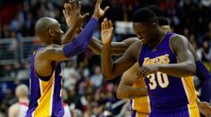 Bryant se konečně mohl smát. Dal 31 bodů a Lakers vyhráli
