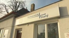 Muže v nemocnici postřelila ostraha. "Útočil na zdravotníky," popsal ředitel