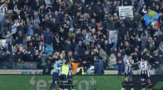 Šok v Itálii. Vlak s fanoušky Benátek napadli příznivci Udine, zranili několik lidí