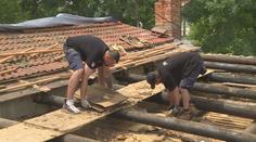 V Lanžhotě pořád odstraňují škody po tornádu. Podle meteorologů měli štěstí