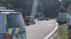 Řidič na jihu Čech narazil do mostku. Auto zdemoloval, ve vraku zemřel!