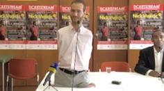VIDEO: Žije bez rukou a nohou, pomáhá lidem v nouzi