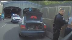 Opilý řidič v Praze ujížděl policistům. V autě vezl dítě a naboural