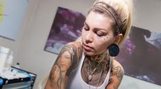 Holka jako obrázek! Takhle vypadá vítězka soutěže Miss Tattoo