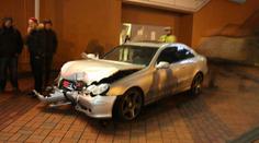 Prahou projela spanilá jízda za Paula Walkera! Jeden z účastníků rozbil luxusní mercedes