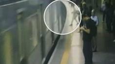 VIDEO: Psychopat strčil ženu pod kola metra! Přežila jen zázrakem