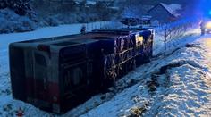 Na Benešovsku havaroval autobus s 20 cestujícími. Dítě skončilo v nemocnici