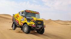 Slavný Dakar odstartoval prologem. Macík si v kamionech vyjel desítku