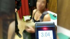 Manželka hlídá dceru a má tři promile, hlásil muž policii