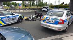 Zběsilá honička v ulicích Prahy, motorkář ohrožoval všechny kolem! VIDEO