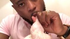 Nechutný Evra! Natočil video, na kterém dělá šílenosti s kuřetem