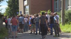 Zaměstnanci protestovali před hutí Liberty. Žádají náhradu mzdy