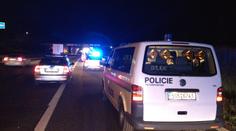 Motorkář nepřežil srážku s osobním autem na D1 u Průhonic