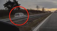 Muž se po dálnici řítil v protisměru. Policie ji musela uzavřít