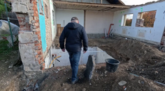 Lidé chtěli opravit dům, zůstaly jim ruiny. Případ je mnohem horší, než se zdálo
