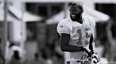 Na hlavu mu spadl ocelový trám. Bývalý hráč NFL zemřel na následky nehody