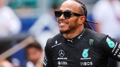 Hamilton jedná o nečekaném přesunu do Ferrari. Hotovo může být do neděle