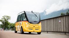 První autobus bez řidiče! Už jezdí po silnicích ve Švýcarsku