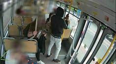 Spadla klec! Zloději strhávali ženám šperky, už je má policie