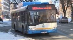 Řidič nenechal vyjet autobus, pak ho vybrzdil a blokoval. VIDEO