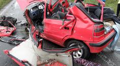 Smrtelná nehoda! Auto vylétlo z cesty, náraz do stromu muž nepřežil