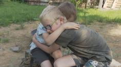 Rodinám, které si nemůžou dovolit poslat dítě na tábor, pomáhá Patron dětí