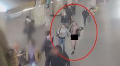 Nahý muž se procházel po pražském metru. Nemám se za co stydět, hájil se