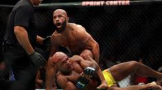 V Kansasu to jiskřilo: Mighty Mouse Johnson vyrovnal rekord!
