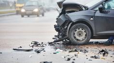 Auto se v zatáčce srazilo s dodávkou, řidič nemohl přežít!