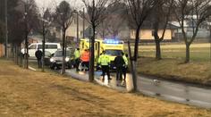 Tragická nehoda u Prahy: Auto srazilo chodce. Zraněním podlehl