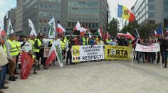 Zemědělci protestovali v Bruselu kvůli bezcelnímu dovozu zboží z Ukrajiny