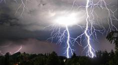 ČHMÚ zpřísňuje výstrahu pro osm krajů. Ženou se silnější bouřky, než se čekalo