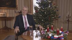 Vánoční projev: Předčasné volby nevypíšu, řekl Zeman a hrozil pěstí
