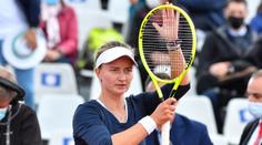 Barbora Krejčíková je ve finále, Niemeirovou zdolala ve třech setech