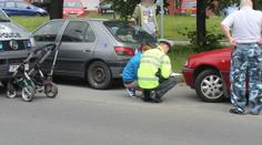 Auto v Plzni smetlo matku se synem (1). Oba jsou vážně zranění