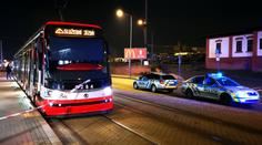Napadení cestujícího v pražské tramvaji! Útočník zatím uniká