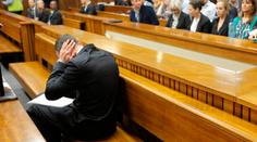 Pistorius se u soudu zhroutil. Právník v tu chvíli mluvil o poškození mozku