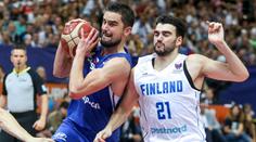 Češi po prohře spílali sudím. Saty dostal dvakrát do hlavy, štvalo Veselého