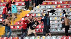 Horor v Mexiku: Stadion se proměnil v bitevní pole, 26 lidí je v nemocnici