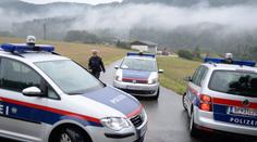 Na ples ve Vídni si z Česka chystali nože a boxery. Chytili je!