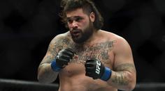 Ranař z UFC to přehnal. Vyrobil v baru pracovní úraz, čeká ho vězení!