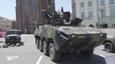 Vojenská vozidla, zbraně a přehlídka. Hradec Králové nabízí Den s Armádou