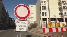 V centru Liberce se uzavřela důležitá ulice. Je třeba vyměnit starou kanalizaci