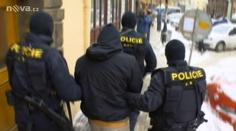 Policejní razie na extremisty. Zatýkání po celém Česku