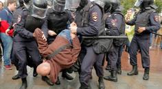 Úřady chtějí rodičům vzít dítě za účast na nepovoleném protestu!